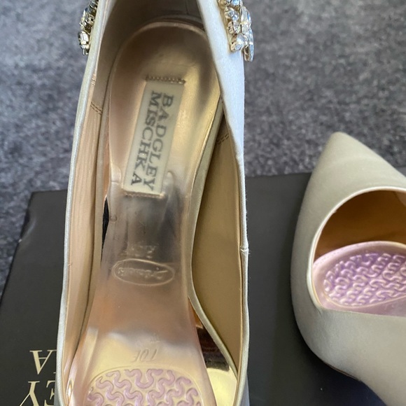 Badgley Mischka Heels ! - Picture 2 of 6